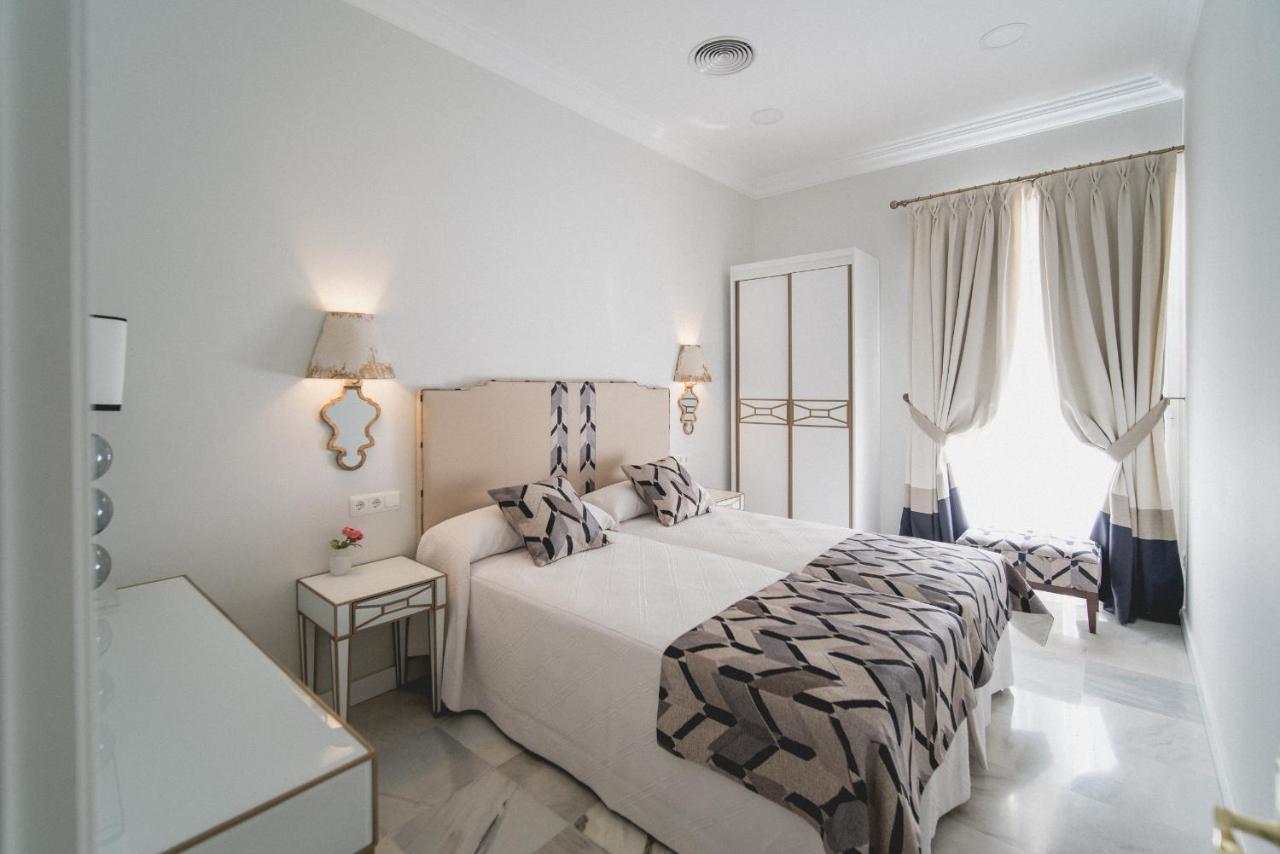 Apartamentos Abreu Suites Seville Luaran gambar