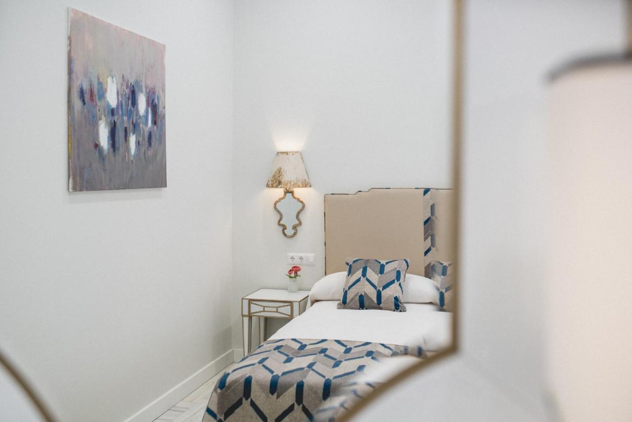 Apartamentos Abreu Suites Seville Luaran gambar