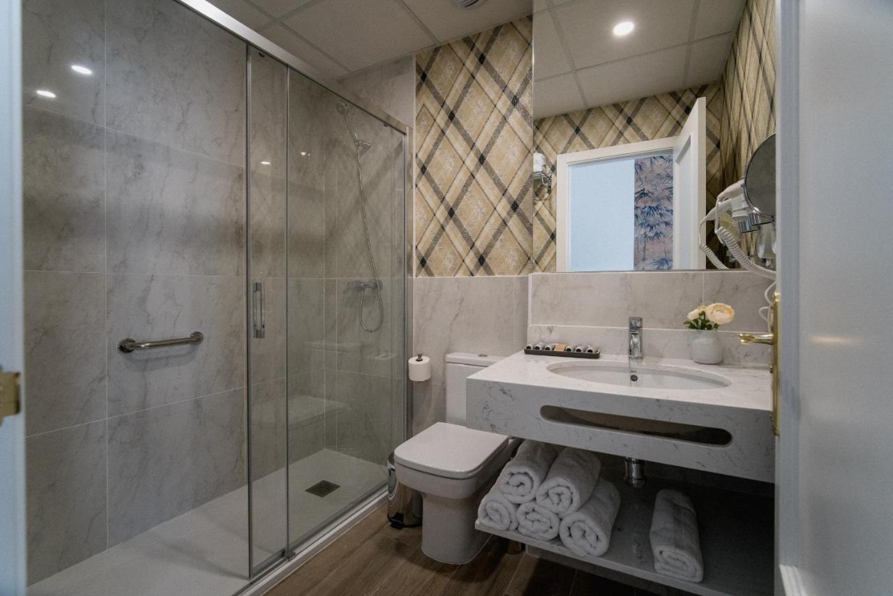 Apartamentos Abreu Suites Seville Luaran gambar